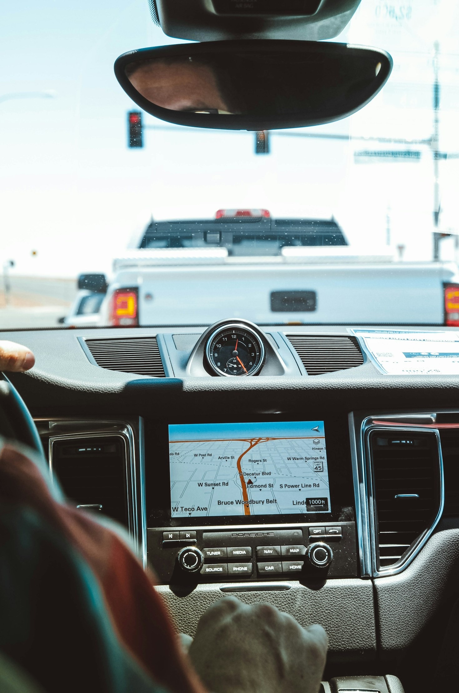 Explorando a Conectividade em Carros Modernos